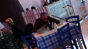 Se comporta ciudat in spatii publice. Oreste vede lucruri necurate in tot ce este in jur!