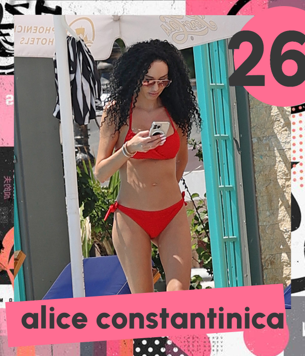 Intră în acţiune TOP 30 de vedete pe care le-am surprins în toată splendoarea! Antonia, Ramona Olaru şi Larisa Popa, show total în cele mai sexy costume de baie roşii ca ouăle de Paşte
