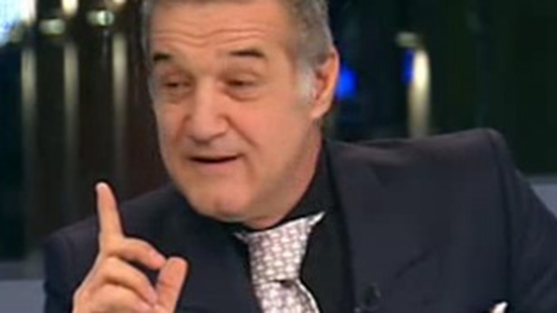 Gigi Becali e boss de boss: "Imi place luxul, imi place aurul, lucrurile mari, daca e o masina mica eu nu merg cu ea"