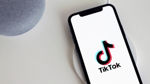 De ce recomandă SRI interzicerea TikTok-ului în România. Riscurile la care se supun utilizatorii