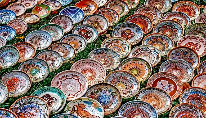 Farfuriile de ceramică sunt la tot pasul în Olari