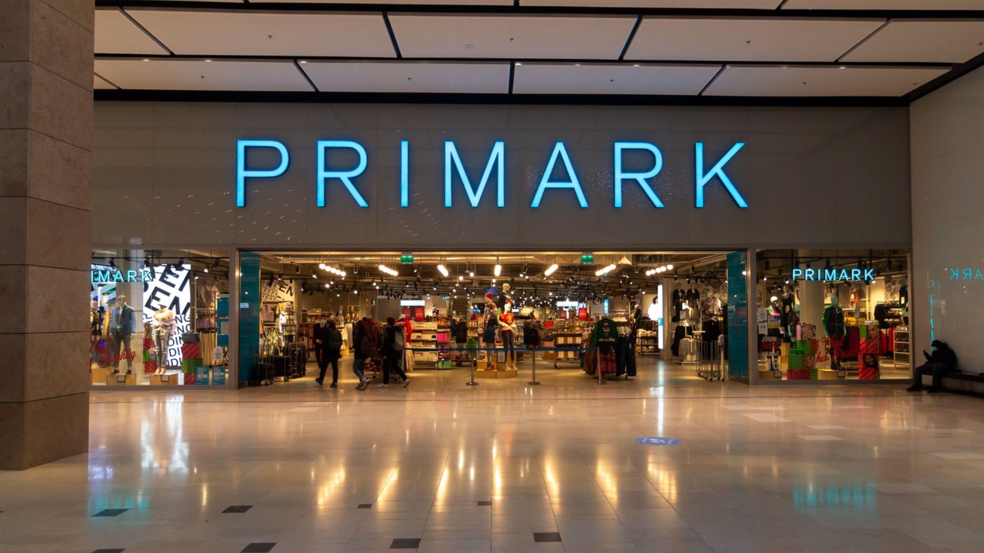 Ce salariu are un angajat Primark în România! Suma la care ajunge cu tot cu bonusuri