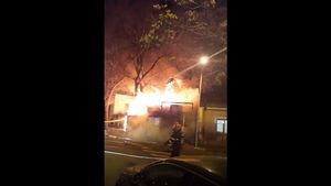 Un Pub din Sectorul 3 a luat foc! Proprietarul, rănit de flăcări! Noi imagini de la incendiu VIDEO