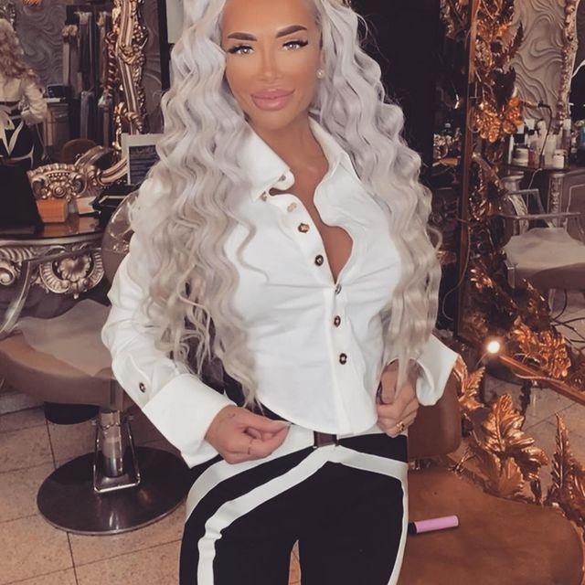 Roxy pozează în cele mai sexy ipostaze