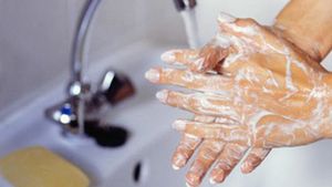 Nu stiai ASTA! Ce se intampla daca faci aceste GRESELI atunci cand te speli pe maini