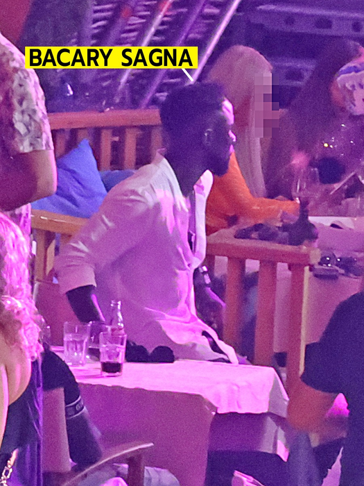 Bacary Sagna a venit pe litoralul românesc și a participat la concertul celebrului rapper american Tyga (Foto: CANCAN.RO)