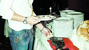 Jilavu nu a mai rezistat! Pana a venit protocolul, a devorat o felie de paine