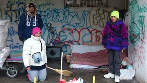 Traiesc in conditii greu de imaginat. O familie traieste in spatele unui bloc din Mihai Bravu