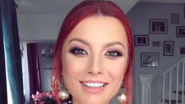 Ce-şi doreşte Elena Gheorghe de Crăciun? ”Ştie Moşul, ceva roşu şi...”