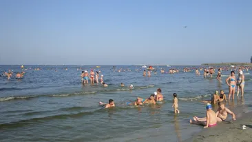 Elev de 16 ani, dat dispărut după ce a intrat să se scalde în mare. Este căutat de scafandri