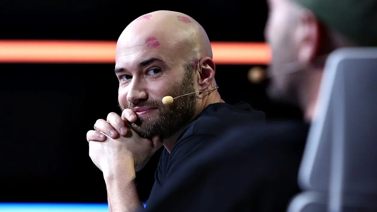 Mihai Bendeac recunoaște că s-a îndrăgostit de o colegă de scenă: ”Superbitate absolută! E frumoasă și e mișto ea, așa!”