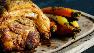 Cotlet de porc din Jimbolia, mâncare de Crăciun cu miros de cetină și vin vechi ca pe vremea lui Radu Anton Roman