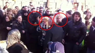 Printesa de la Abracadabra a fost inmormantata! Peste 100 de prieteni si rude au condus-o cu aplauze pe ultimul drum