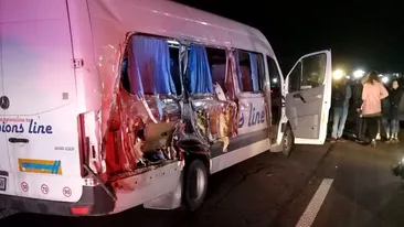 O femeie a murit și 6 persoane sunt rănite, după ce un microbuz s-a ciocnit cu o dubă, pe A1