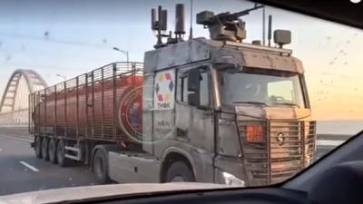 VIDEO Scene din Mad Max pe podul lui Putin. Măsurile disperate la care apelează rușii pentru a transporta combustibil în Crimeea