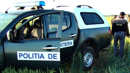 Imagini șocante în Maramureș. Târât și abandonat în șanț după ce ar fi fost lovit de mașina Poliției de Frontieră. Reacția instituției