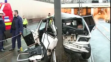 Accident grav în Capitală! Trei oameni au fost răniţi, iar traficul în Pasajul Victoria este închis