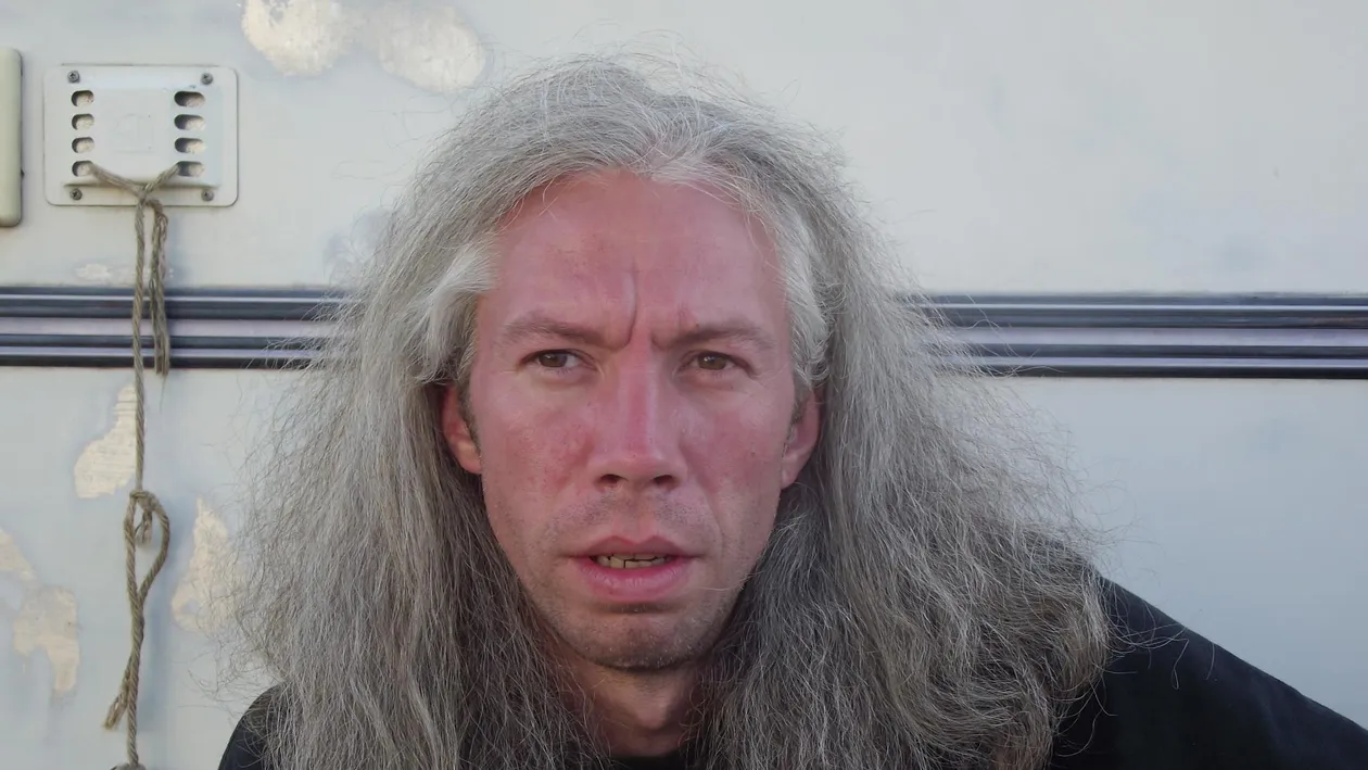 Au trecut opt ani de la moartea lui Emil Laghia (Compact). Fratele lui a albit pe loc la auzul vestii! Am cazut din picioare!