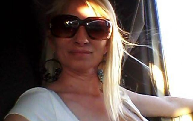 Sexy-românca șofer de TIR în Spania. Ce îi transmit colegii Crinei prin stație când o văd