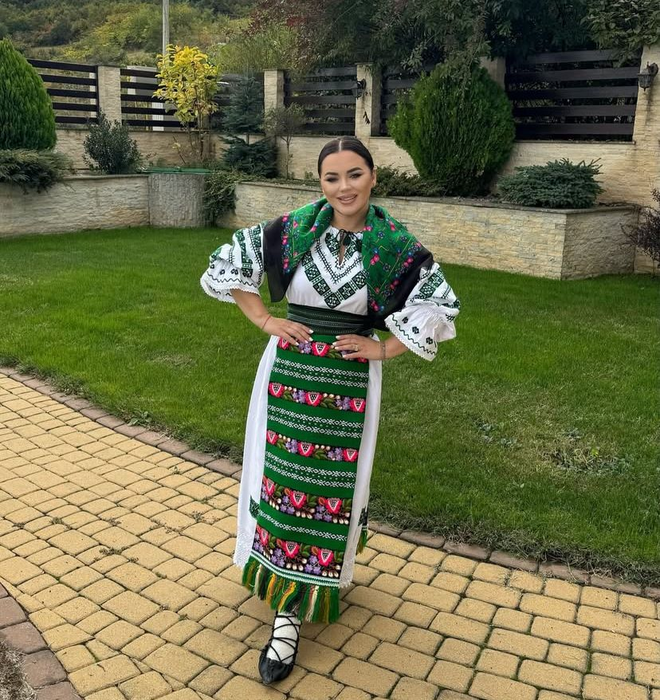 Carmen de la Sălciua, îndrăgostită de țara noastră. (sursă - instagram.com)
