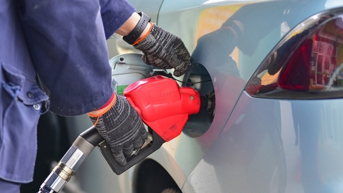 S-au ieftinit carburanții. Cât costă acum benzina și motorina la pompe