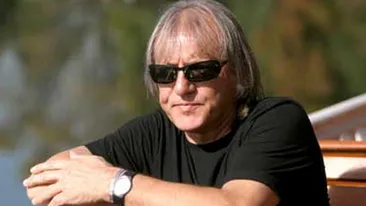 Canta despre o lume minunata, dar in sufletul lui ascunde o adevarata drama! Mihai Constantinescu face confesiuni...