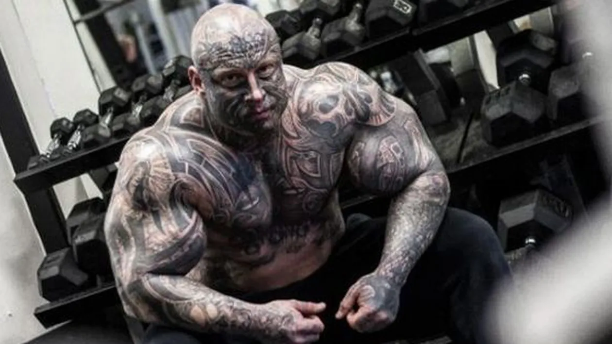 S-a transformat într-o bestie! Vezi cum arată bărbatul în vârstă de 31 de ani care s-a inspirat din desenele animate pentru a-şi schimba lookul! 