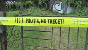O fetiță din Arad a murit după ce gluga de la hanorac i-a rămas agățată într-un gard