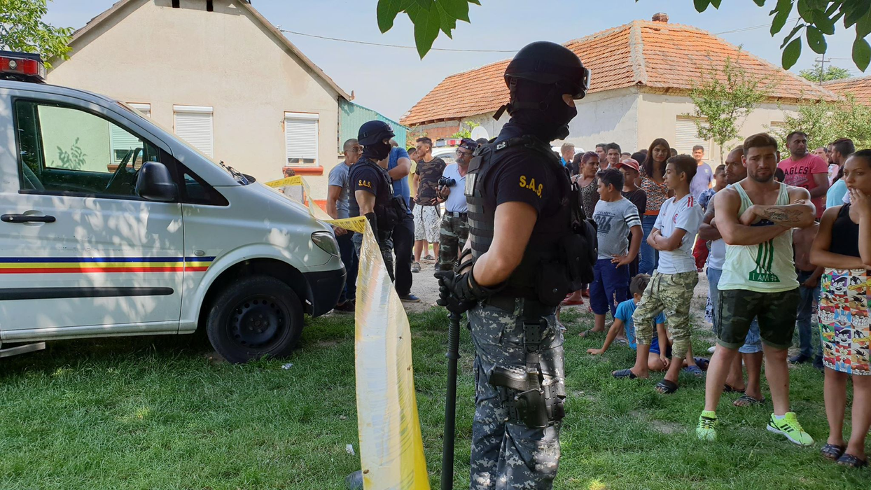 Polițiștii au împânzit zona