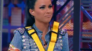 Daniela Crudu, asa cum nu ai mai vazut-o niciodata! A prezentat stirile cracanata si in cele mai sexy pozitii!
