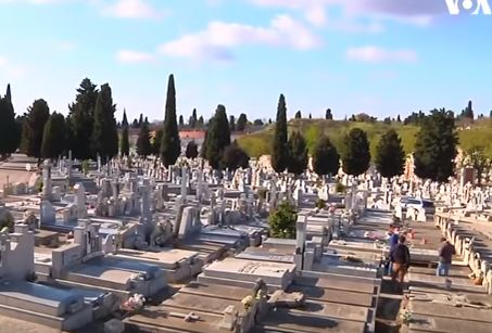 Ți se face pielea de găină! Cum arată o înmormântare pe vreme de pandemie COVID-19
