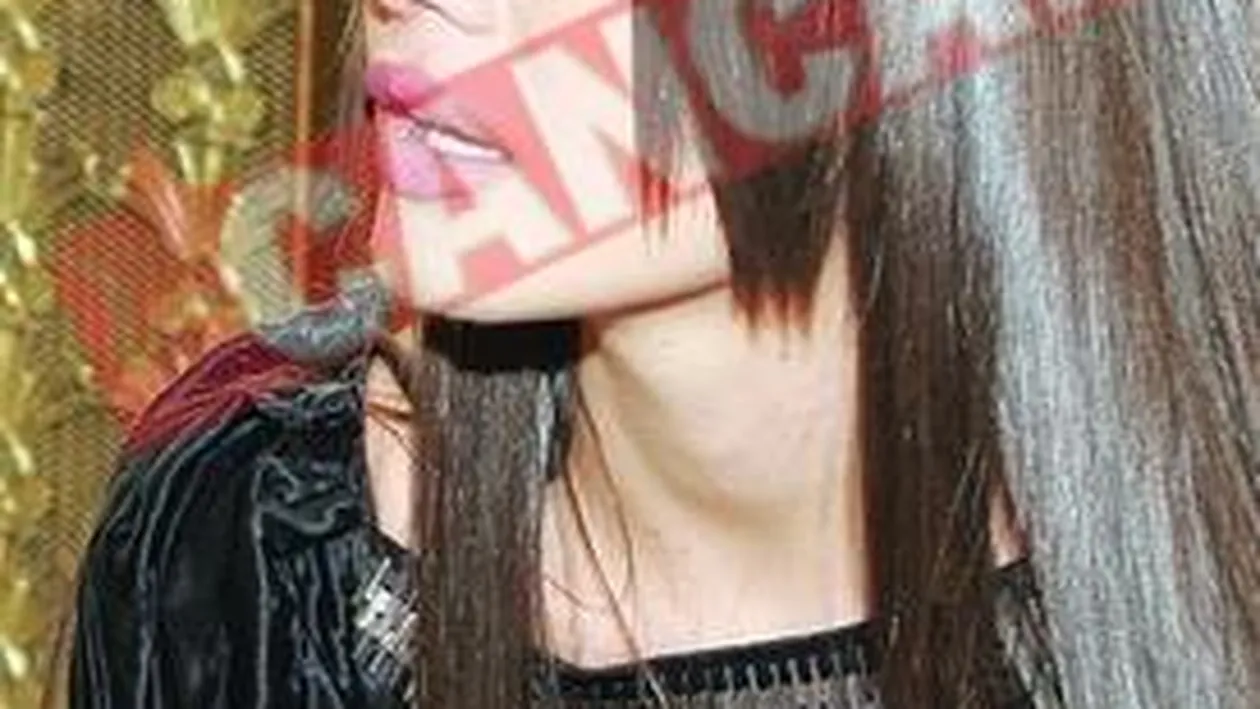 Elena Basescu accepta sfaturi de infrumusetare de la Elena Udrea