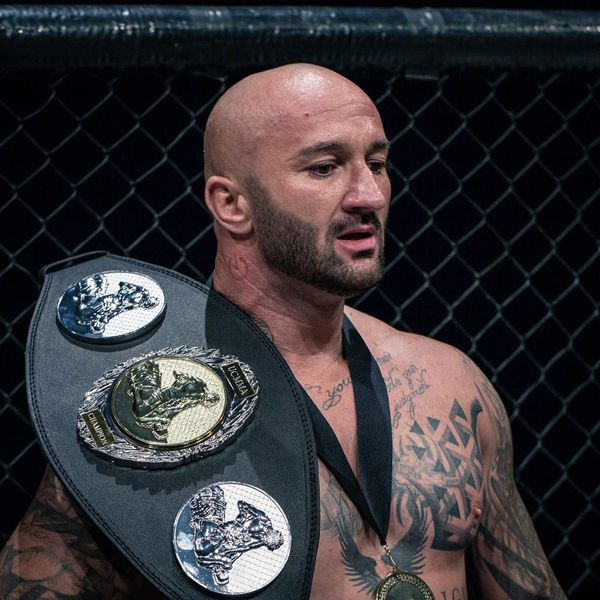 Marius Ariton a plecat în Anglia pentru a participa la lupte MMA