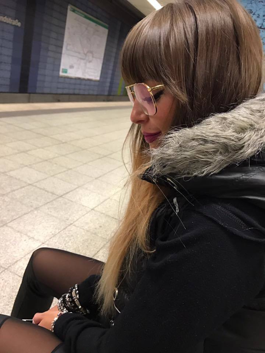 Isabel se ocupă în continuare de imaginea formaţiei