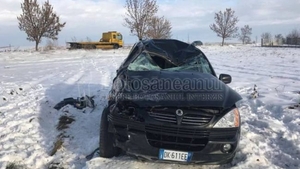 Beat criță, angajatul unei spălătorii i-a furat mașina clientului și s-a răsturnat cu ea