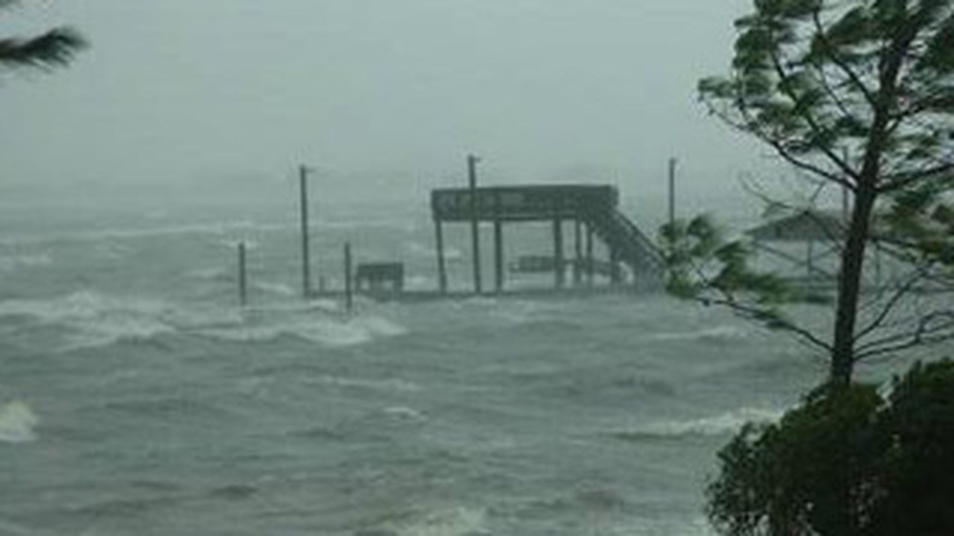 O furtuna tropicala ameninta operatiunile de recuperare a petrolului din Golful Mexic