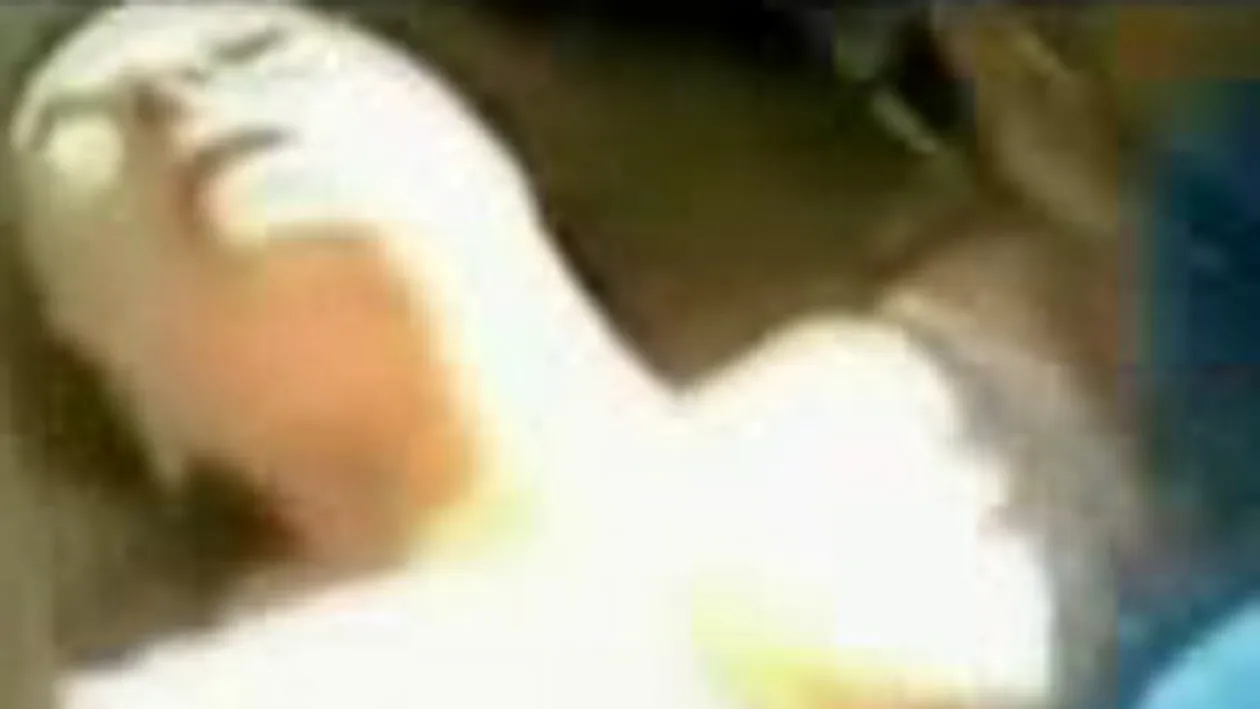 Video socant de dezgustator! O jurnalista britanica este violata intr-un mod terifiant de trei rebeli din Libia - Vezi cum a decurs scena salbatica!