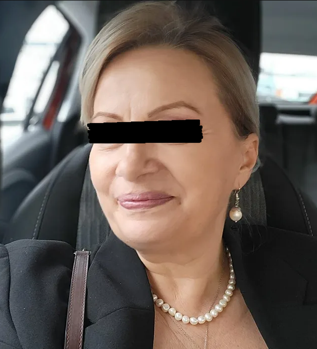 Ea este Renata, mama vitregă a Andreei Marin. A crescut-o ca pe copilul ei