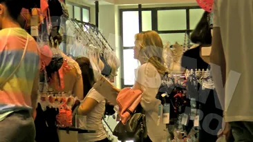 Cristina Rus s-a dus pana la mall sa-si cumpere doar o pereche de ciorapi