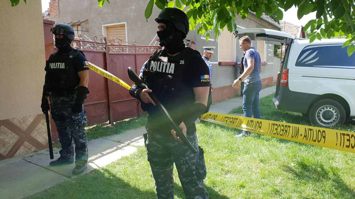 Polițiștii au împânzit zona