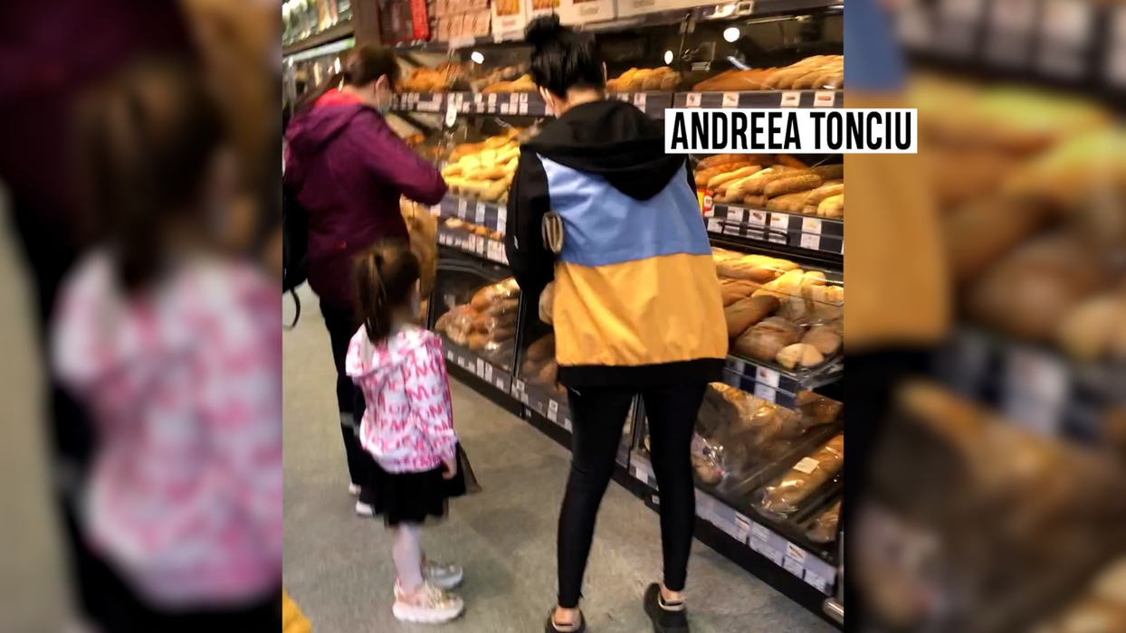Andreea Tonciu și Rebecca au avut "program" la farmacie
