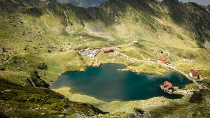Au început acțiunile de  deszăpezire a Transfăgărăşanului! Drumarii se confruntă cu straturi de zăpadă de șase metri în zona Bâlea. Când se va deschide circulația