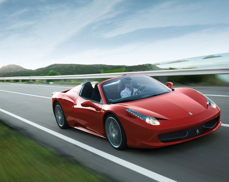 Tzancă Uraganu și-a comandat un Ferrari 458 Spider