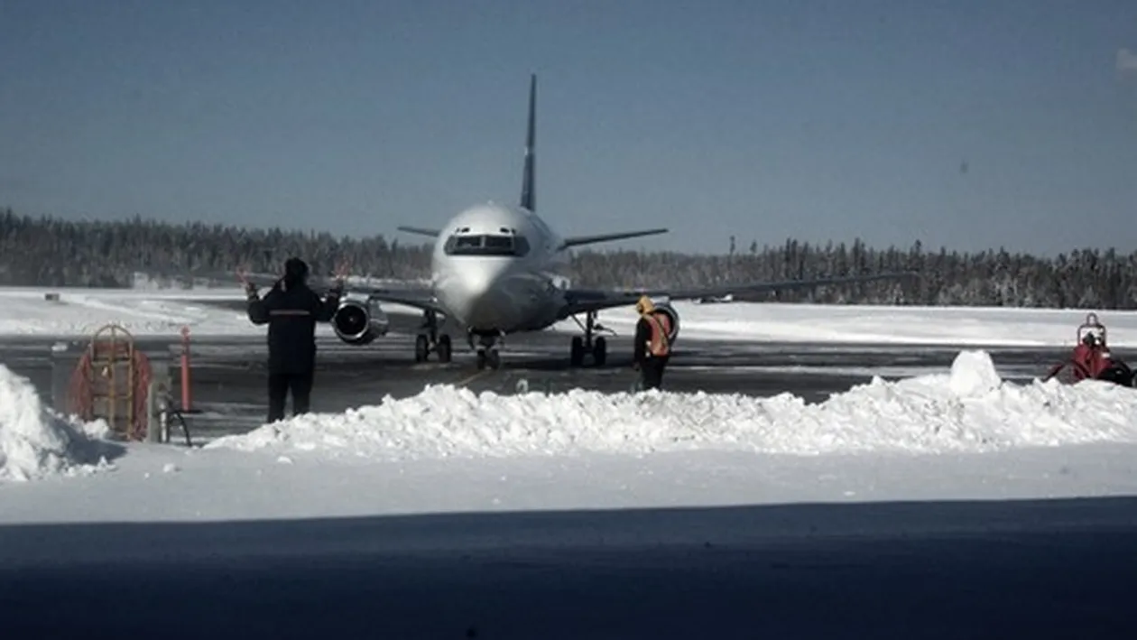 Aeroportul Iaşi, închis din cauza vântului puternic