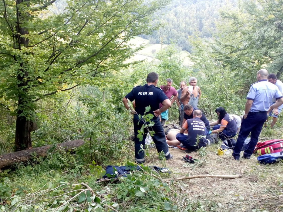 Bărbatul a murit strivit de tractorul pe care îl conducea