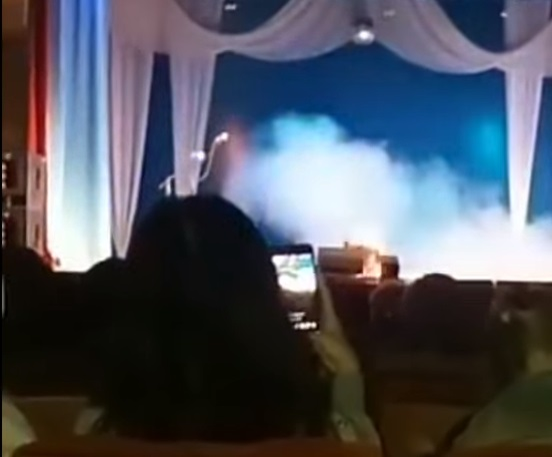 Scene înfiorătoare! O cântăreață celebră a murit în timp ce cânta. Ultimele clipe de viață au fost filmate