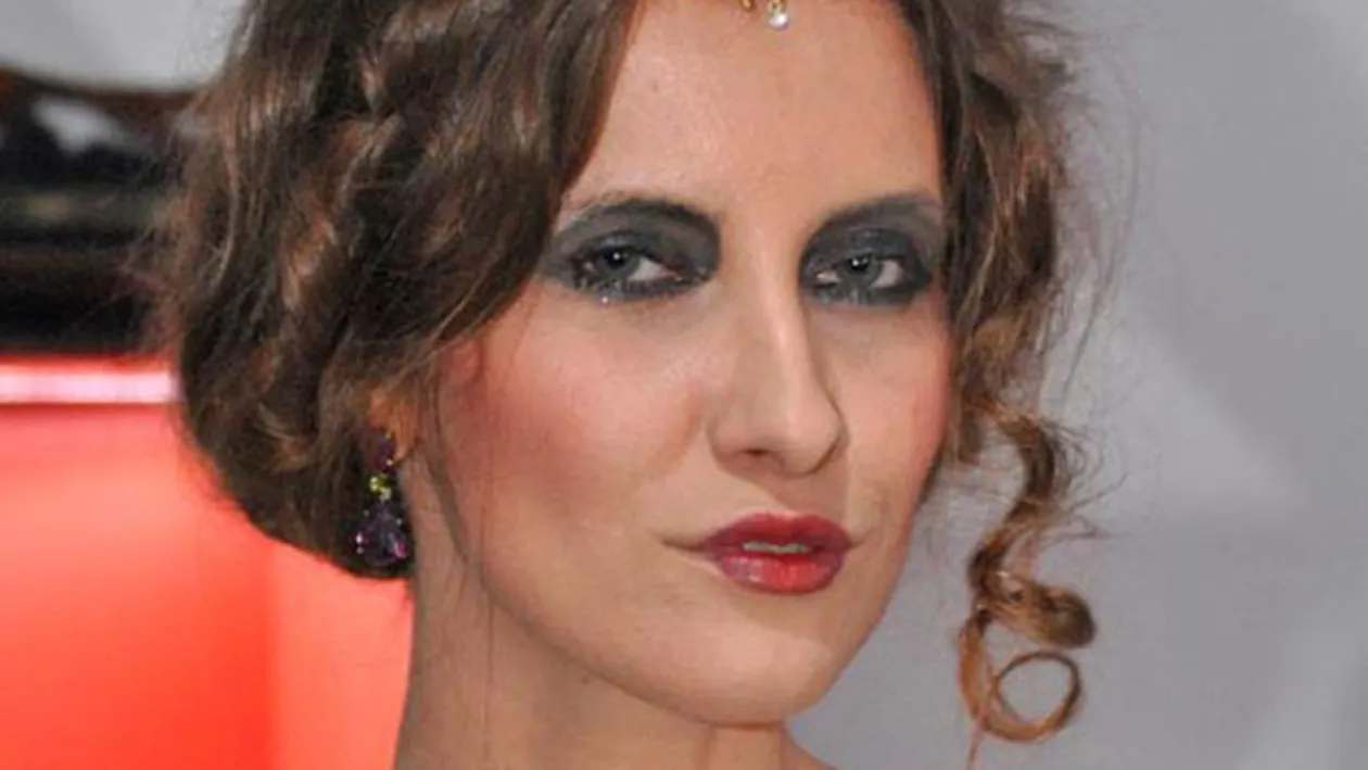 Iulia Albu, aparitie socanta la TV! Cum a putut sa se deghizeze te va lasa fara replica! Spune si tu ce crezi despre asta