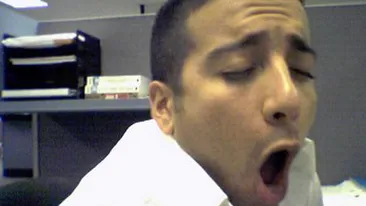 Razbunare malefica! Doi barbati concediati si-au fotografiat seful in timp ce se masturba! Poza a ajuns viral pe internet