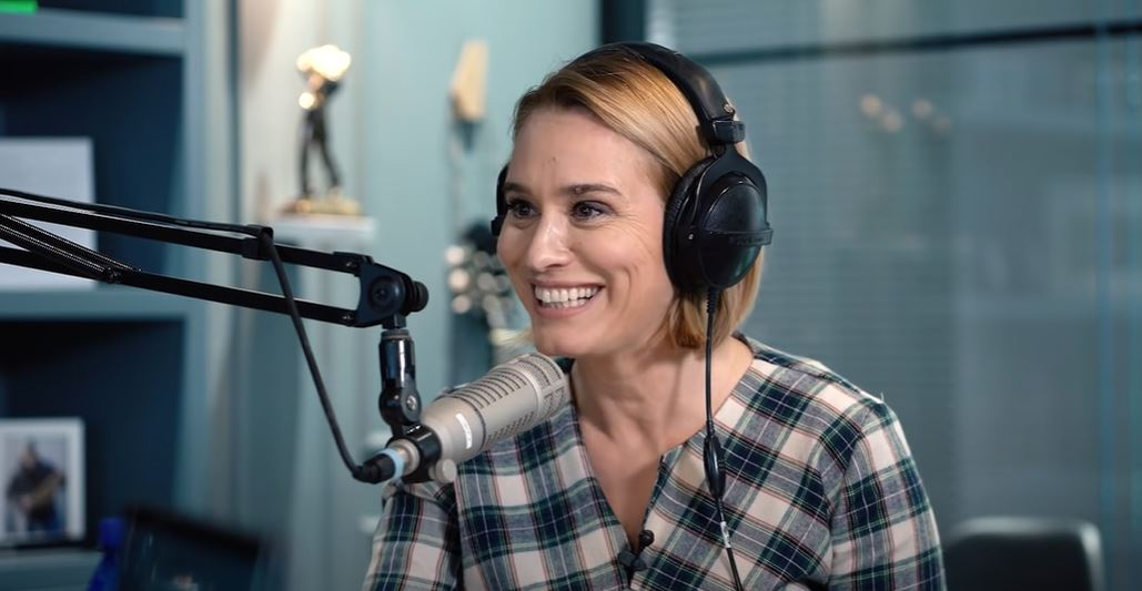 Andreea Esca în cadrul unui podcast. Sursă: captură video