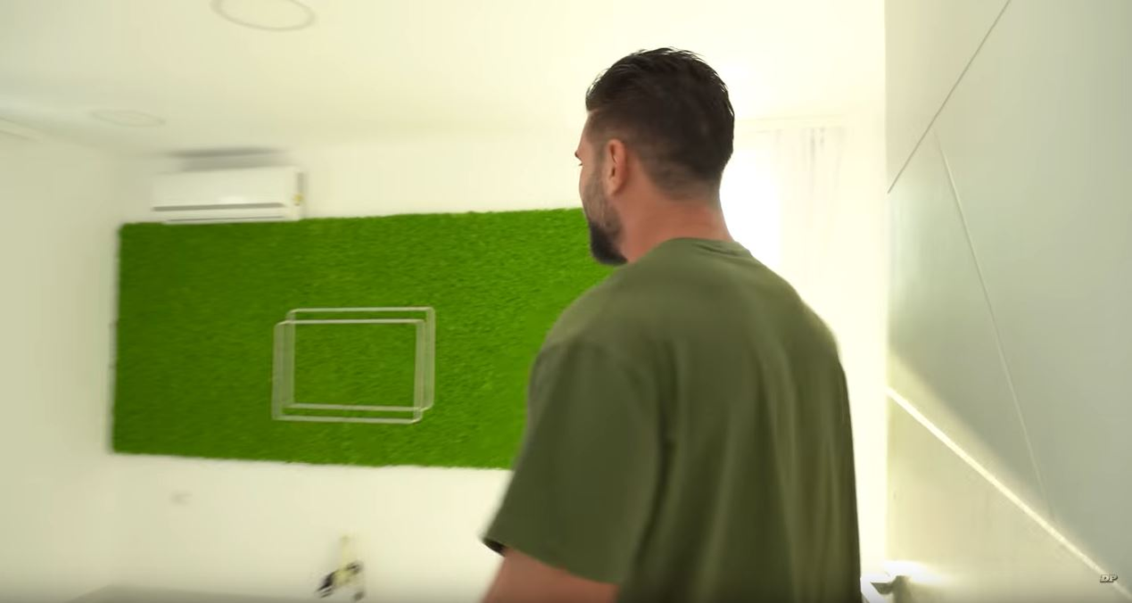 Incredibil! Ce a putut să pună Dorian Popa pe peretele biroului din casa de 300.000 de euro | FOTO
